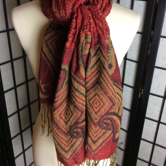Beverly’s Cinched & Fringed Scarf! - Picture 1 of 4